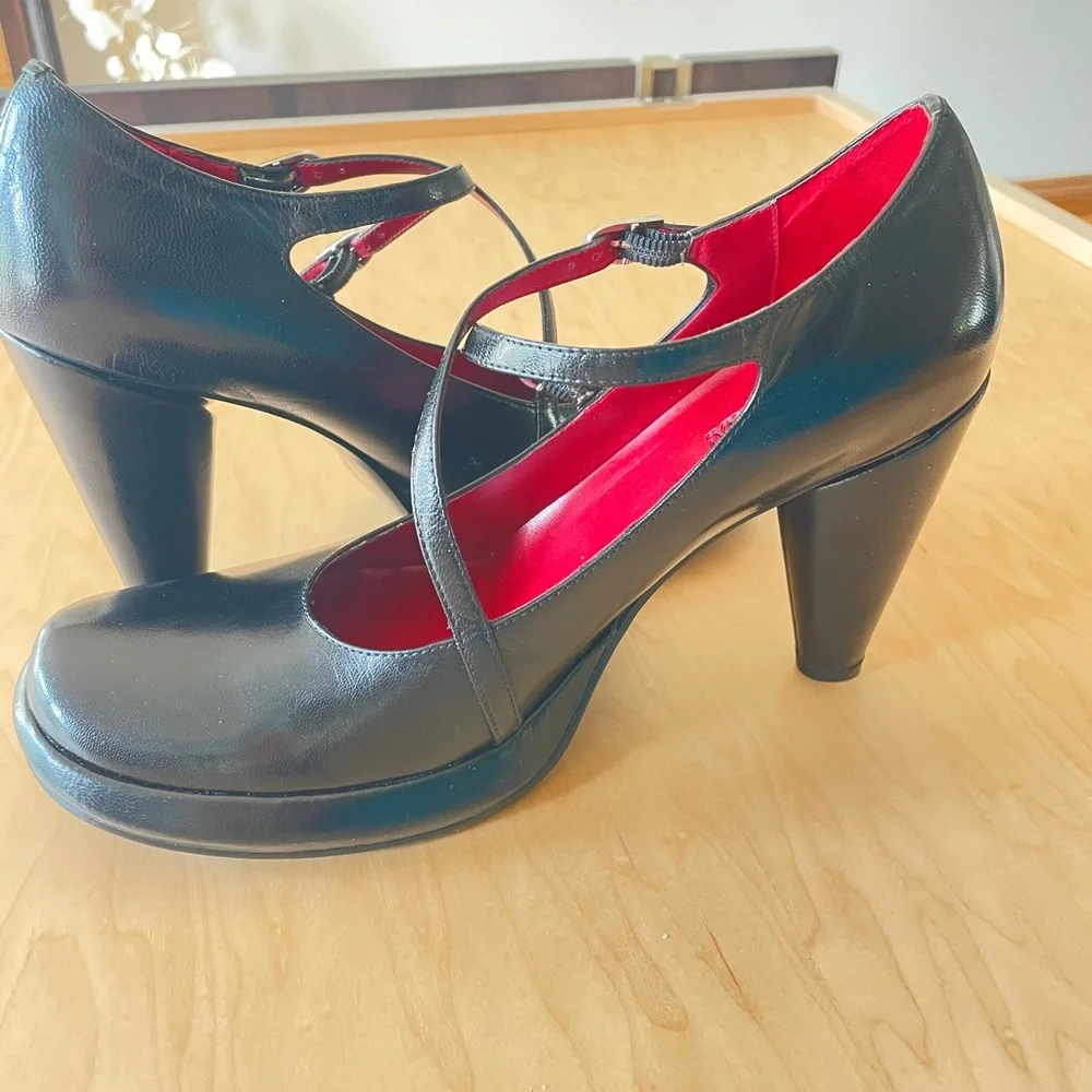 Black Women's Mary Jane Heels - Picture 10 of 11